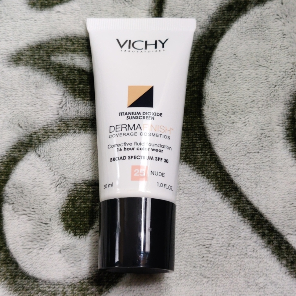 Vichy DermaFinish Correct/ SPF Foundation